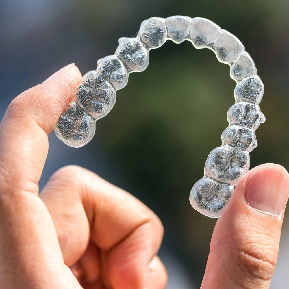 Dra. Isabella Pinheiro com alinhadores Invisalign